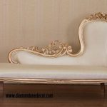 Baroque French Reproduction Louis XVI Style Fainting Couch or Chaise Lounge