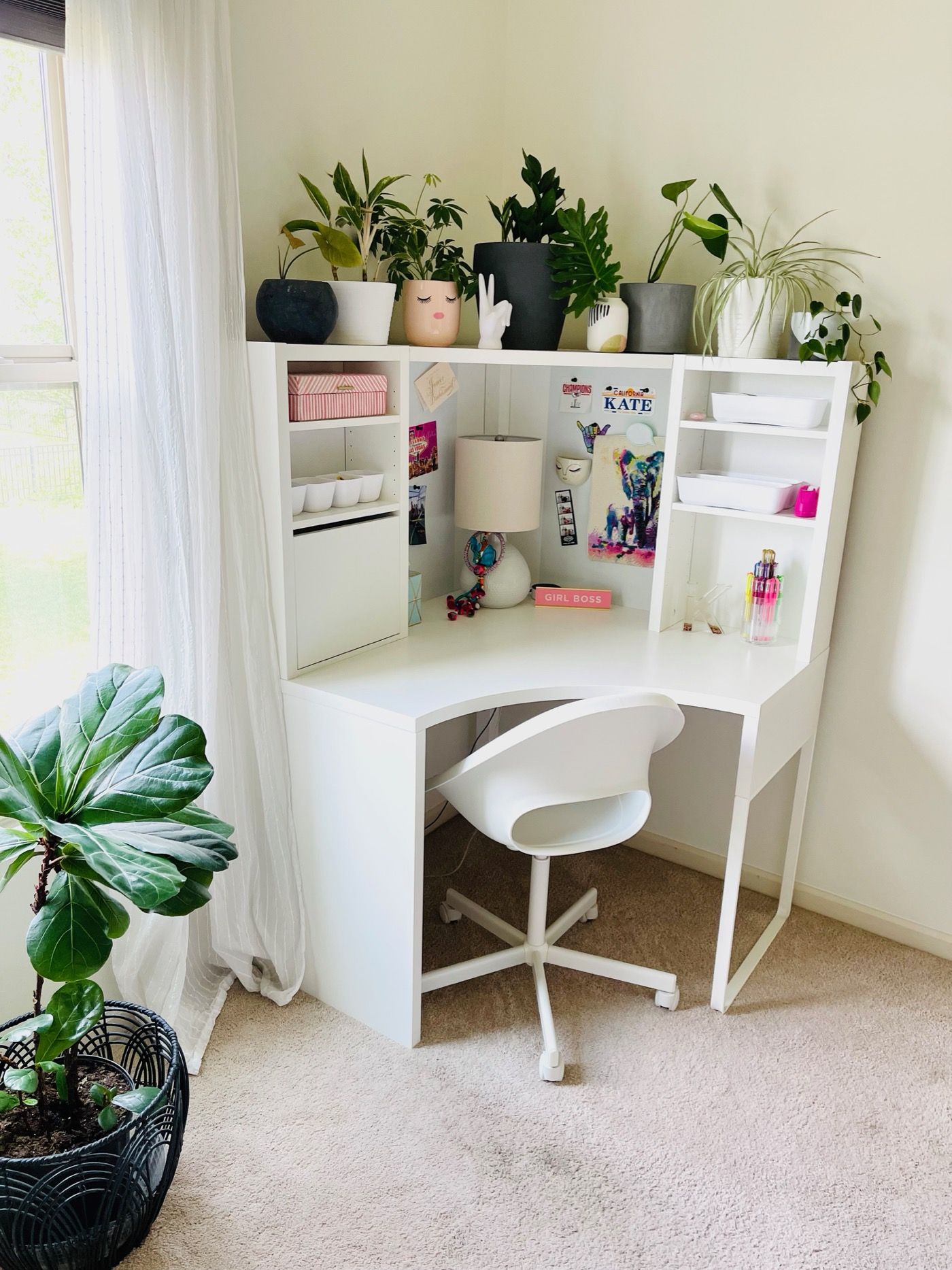 Corner Desks Are Here to Give  Your Abode a New & Stylish Finish