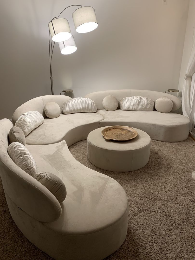 Creating Friendly Environment  in Your Living Room with Round Sofa