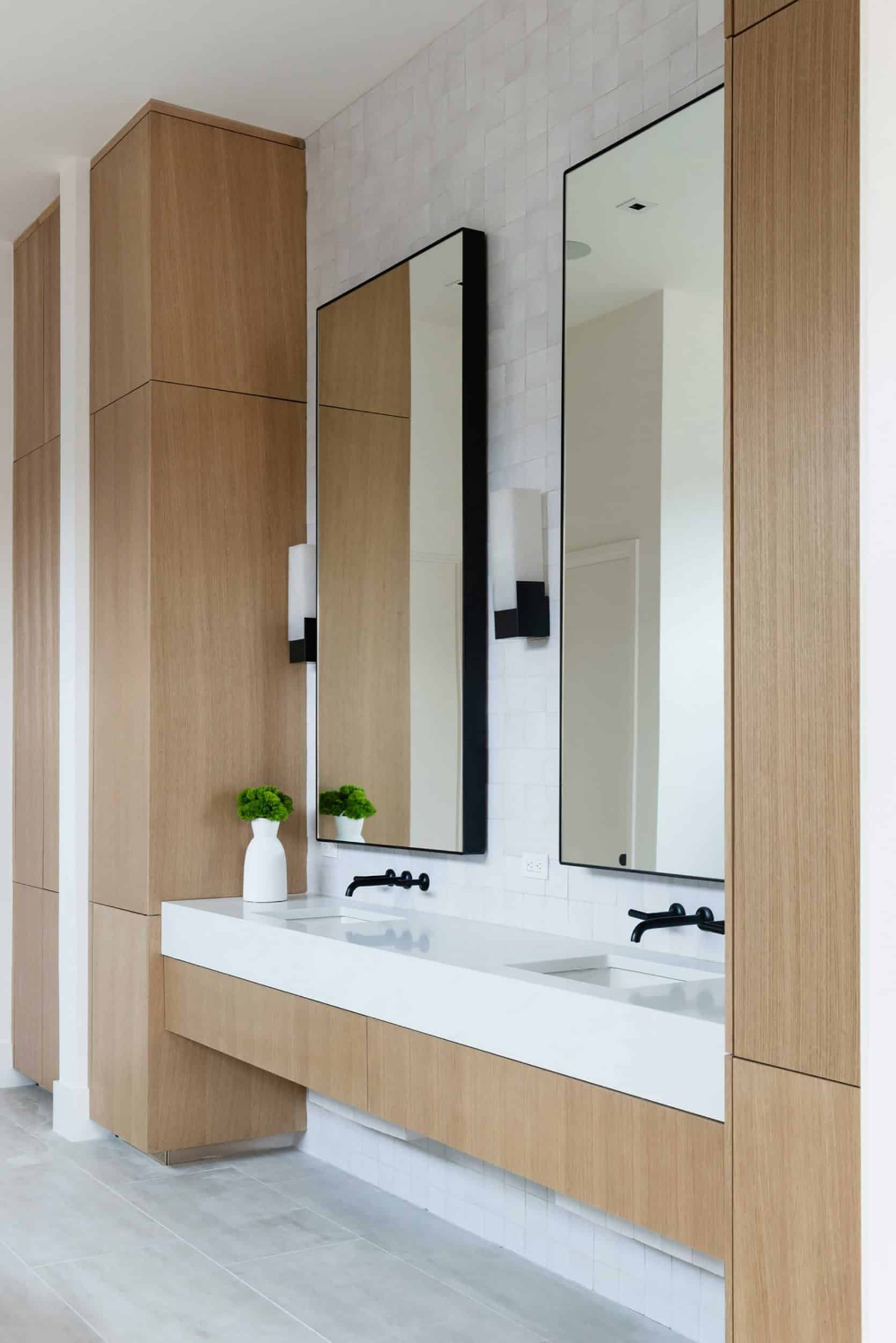 Choosing new bath storage cabinets and vanities