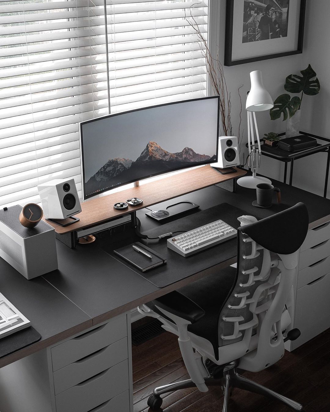 Get hold of a black desk