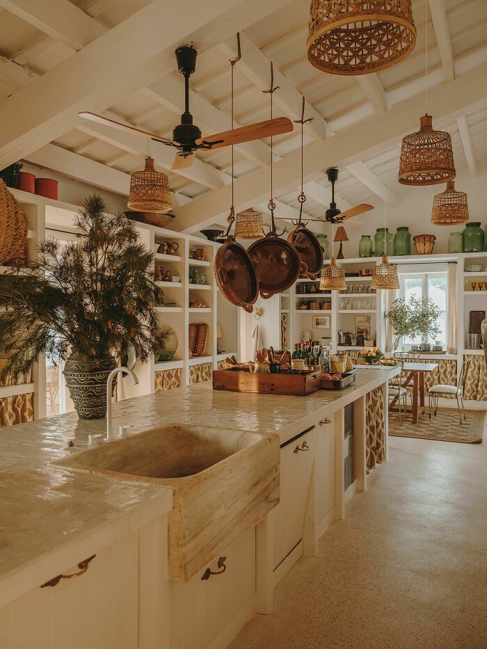 Finding Lovely Ways to Make
Your Country Kitchen Stylish and Practical