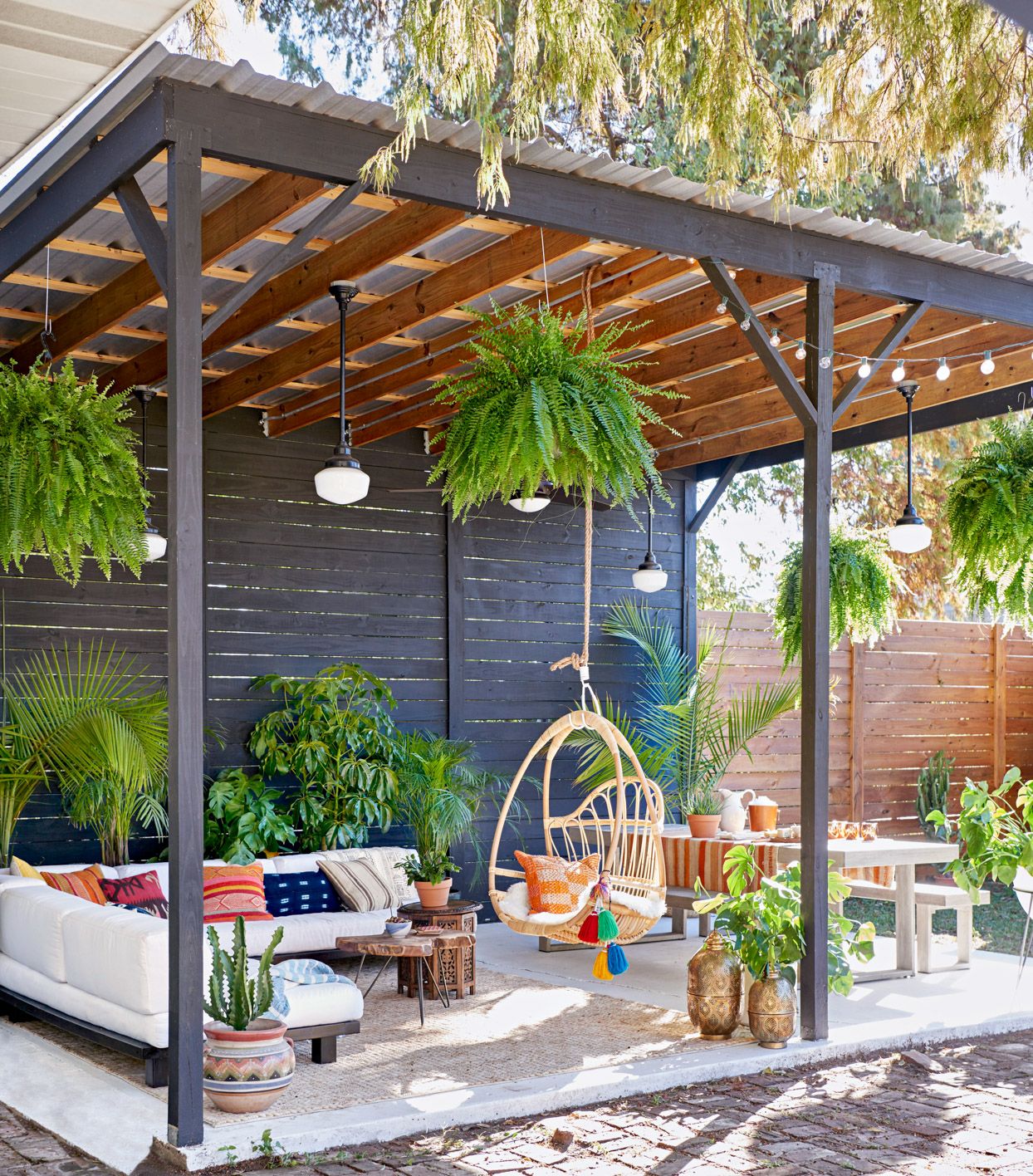 Entertain Outdoors: Tips for Creating a
Covered Patio