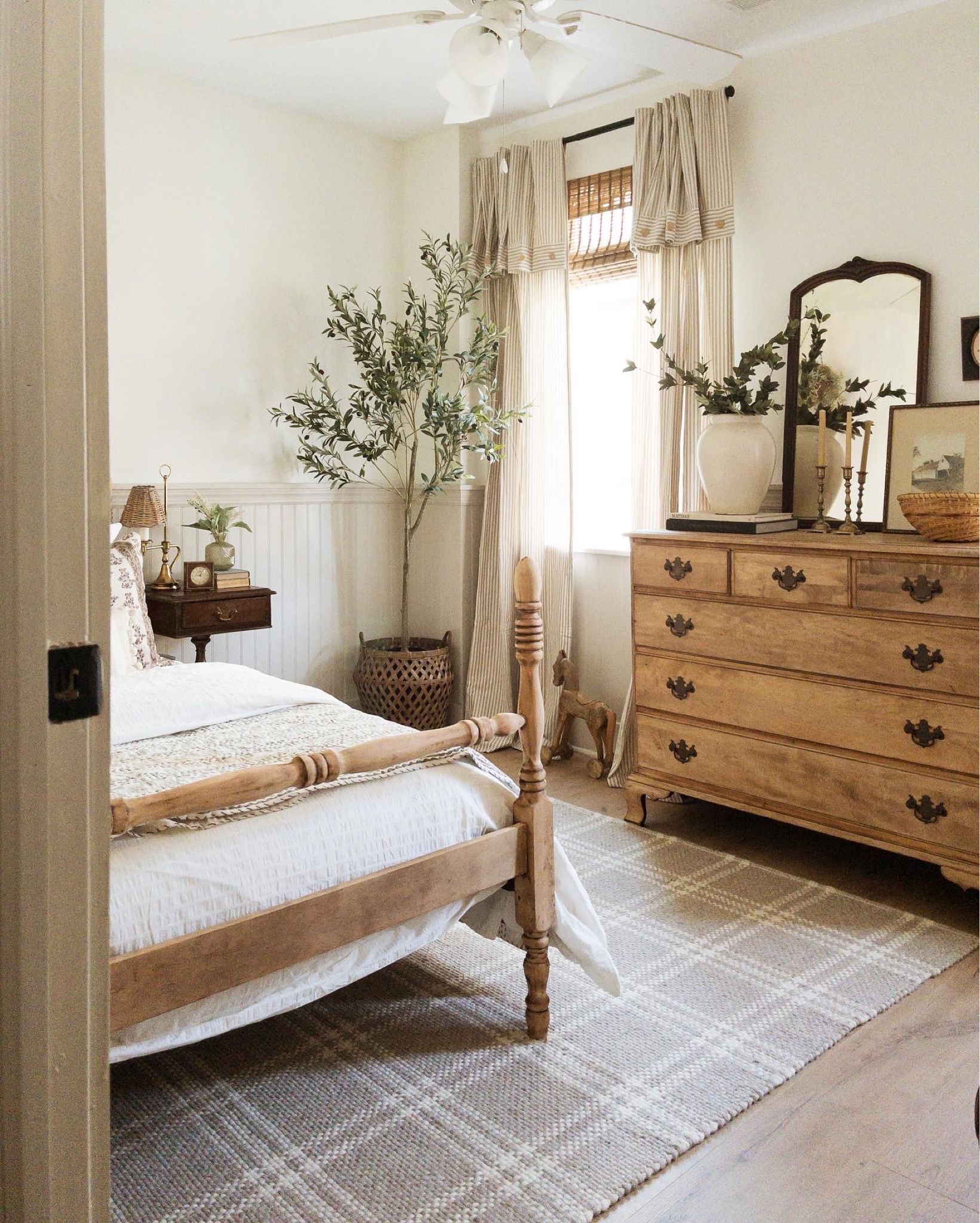 French Bedroom – The Stylish
One