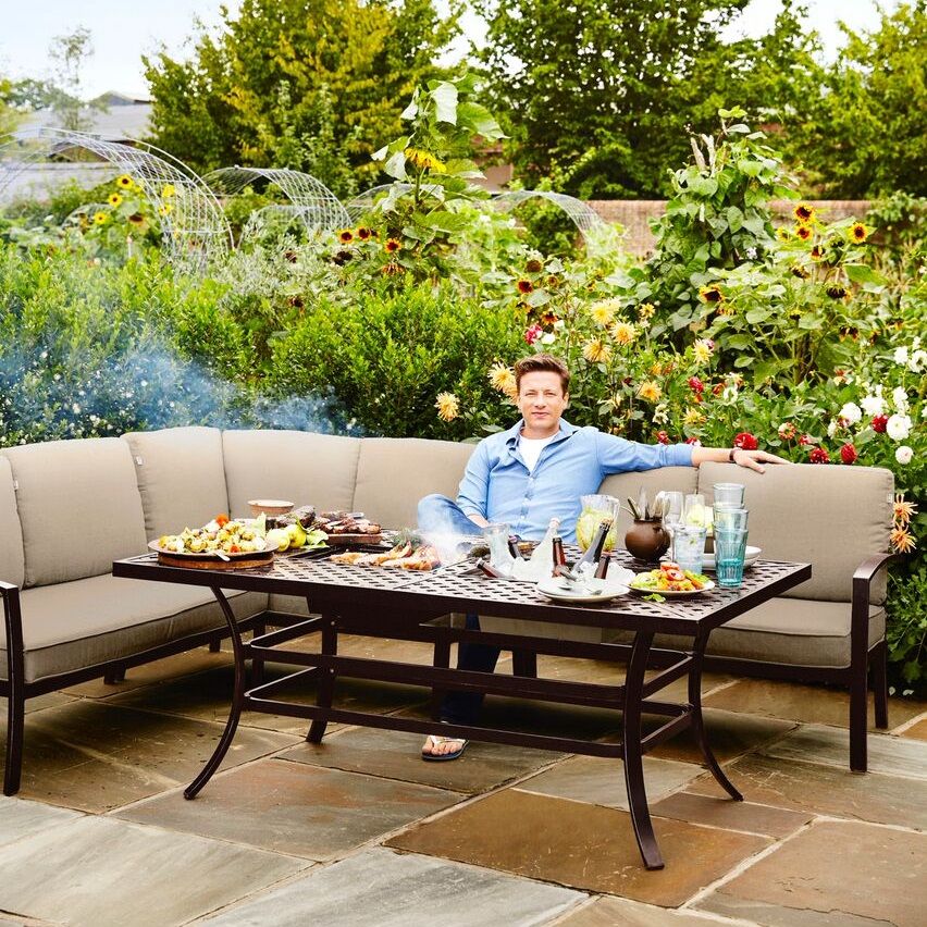 Outdoor Entertaining: Exploring Jamie
Oliver Garden Furniture Options
