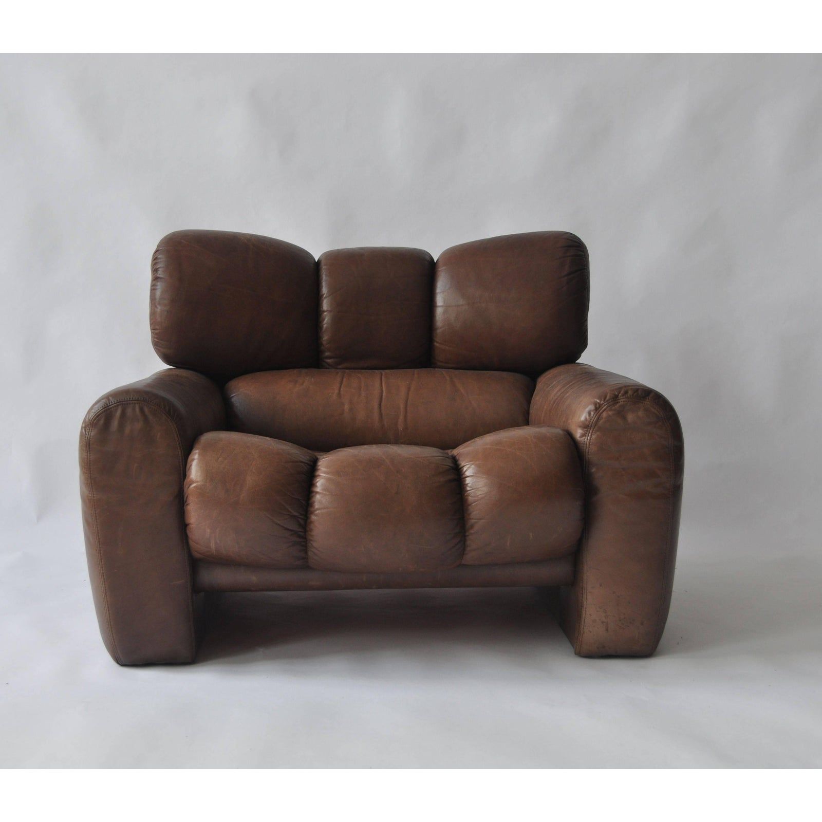 Get Relaxed on Leather Lounge Chair