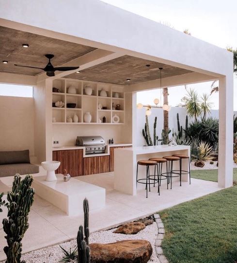 Interesting Outdoor Bar Ideas
for hosting the best parties