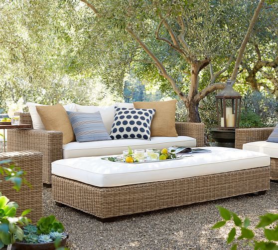 Choosing the right outdoor
wicker sofa