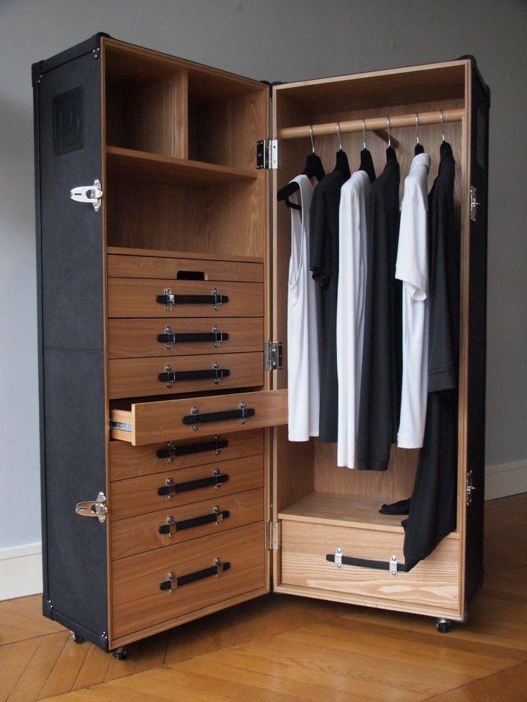 Portable wardrobe in your home