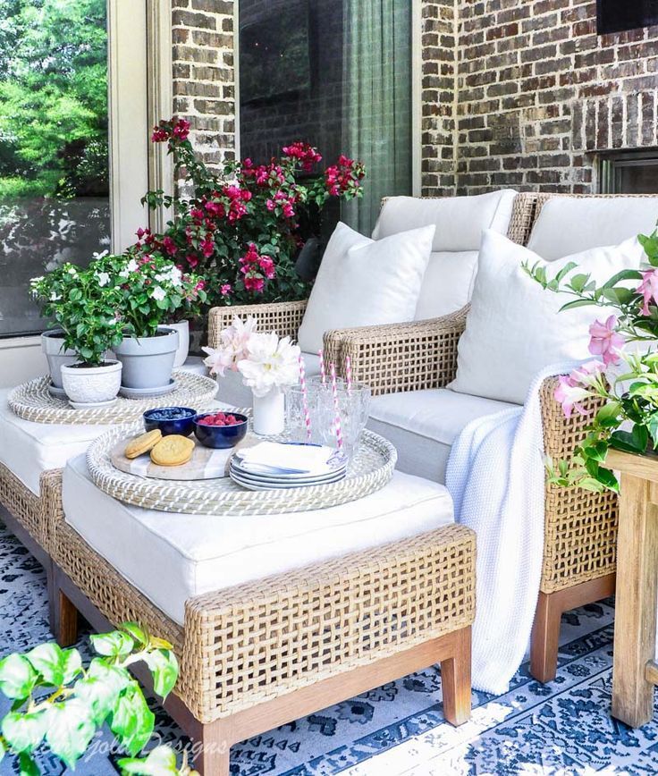 Decorate your Patio with Resin
Patio Furniture