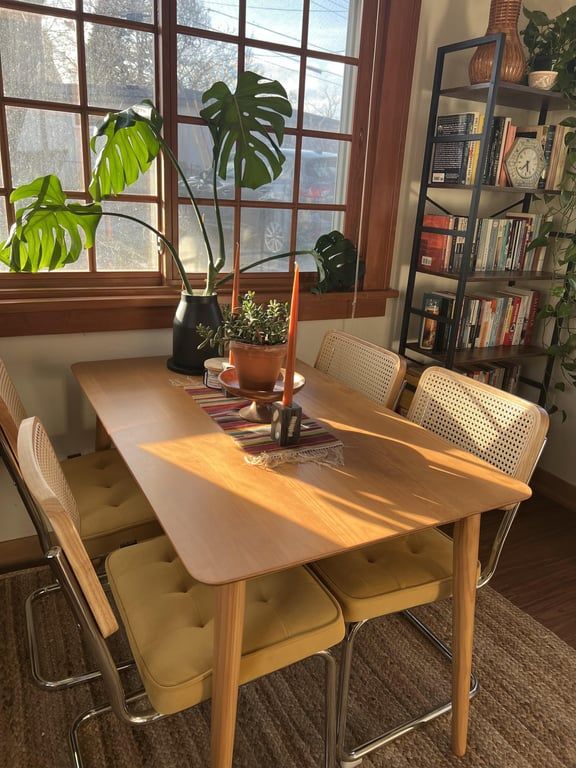 Large advantages of a small dining table