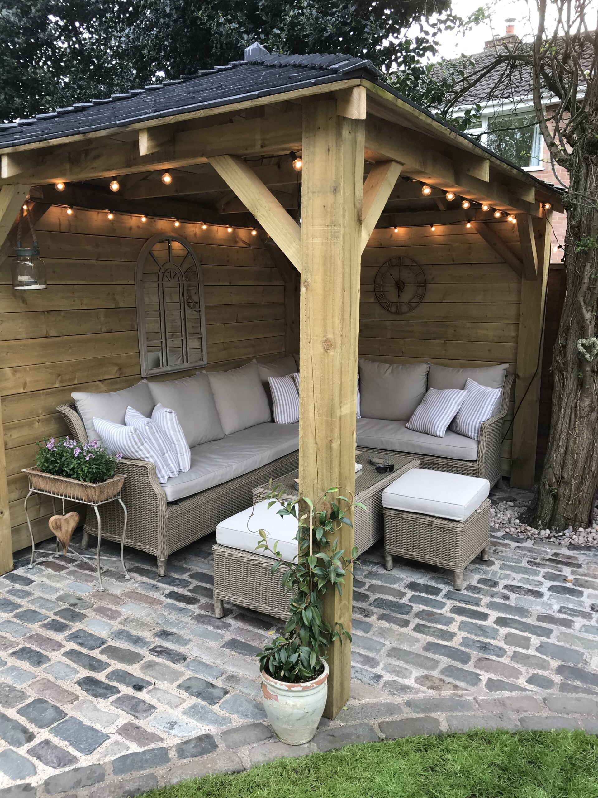 Wooden gazebos to improve the
look of the garden