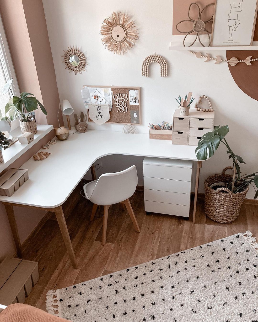 Work in Style: Choosing the Right Bedroom
Desk