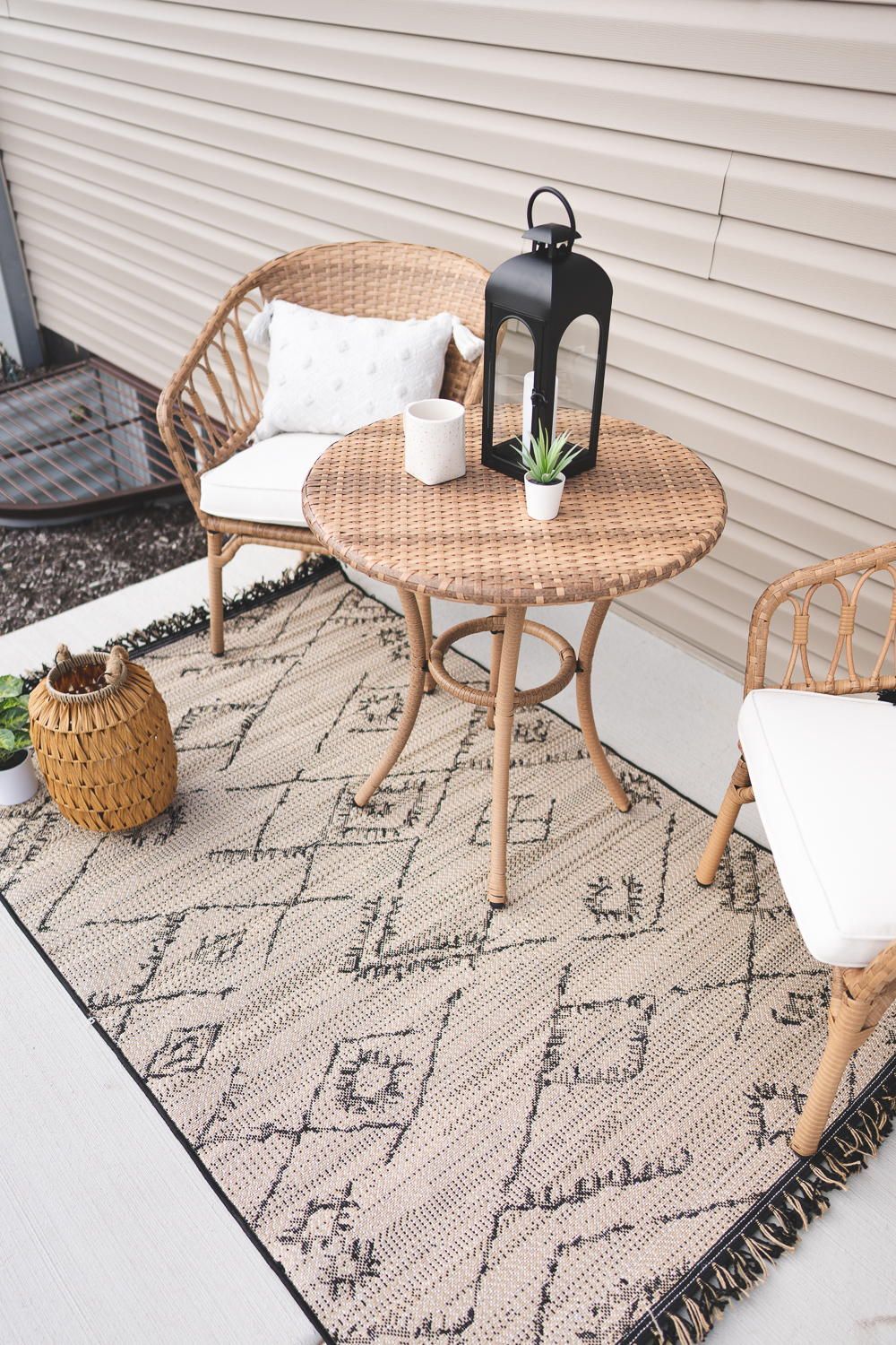 Get the Luxury of Bistro Patio
Set for your home