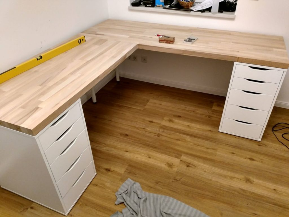 Lovely Corner Desks for the room