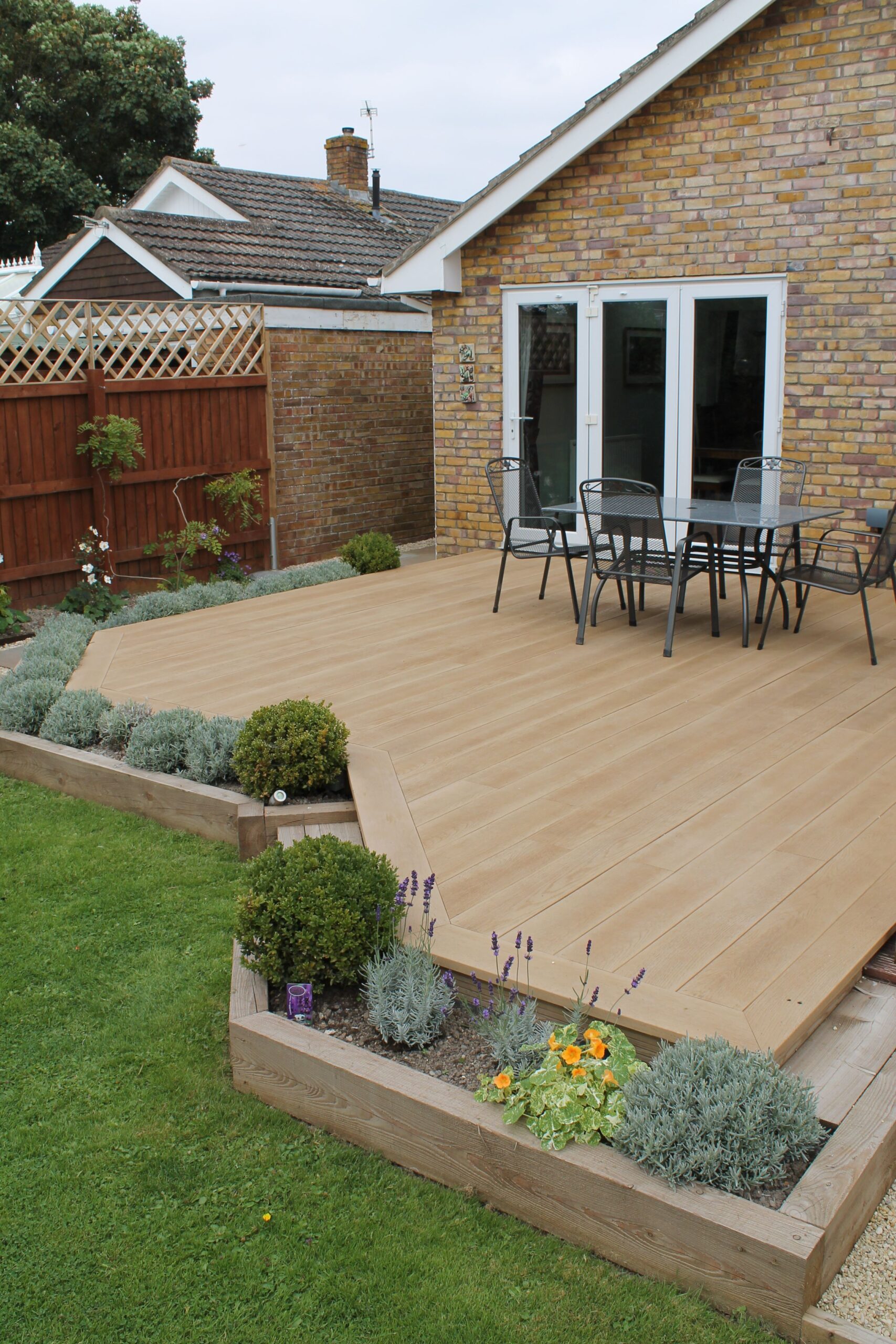 Make the Deck Planters be the
Perfect Blend with your Deck