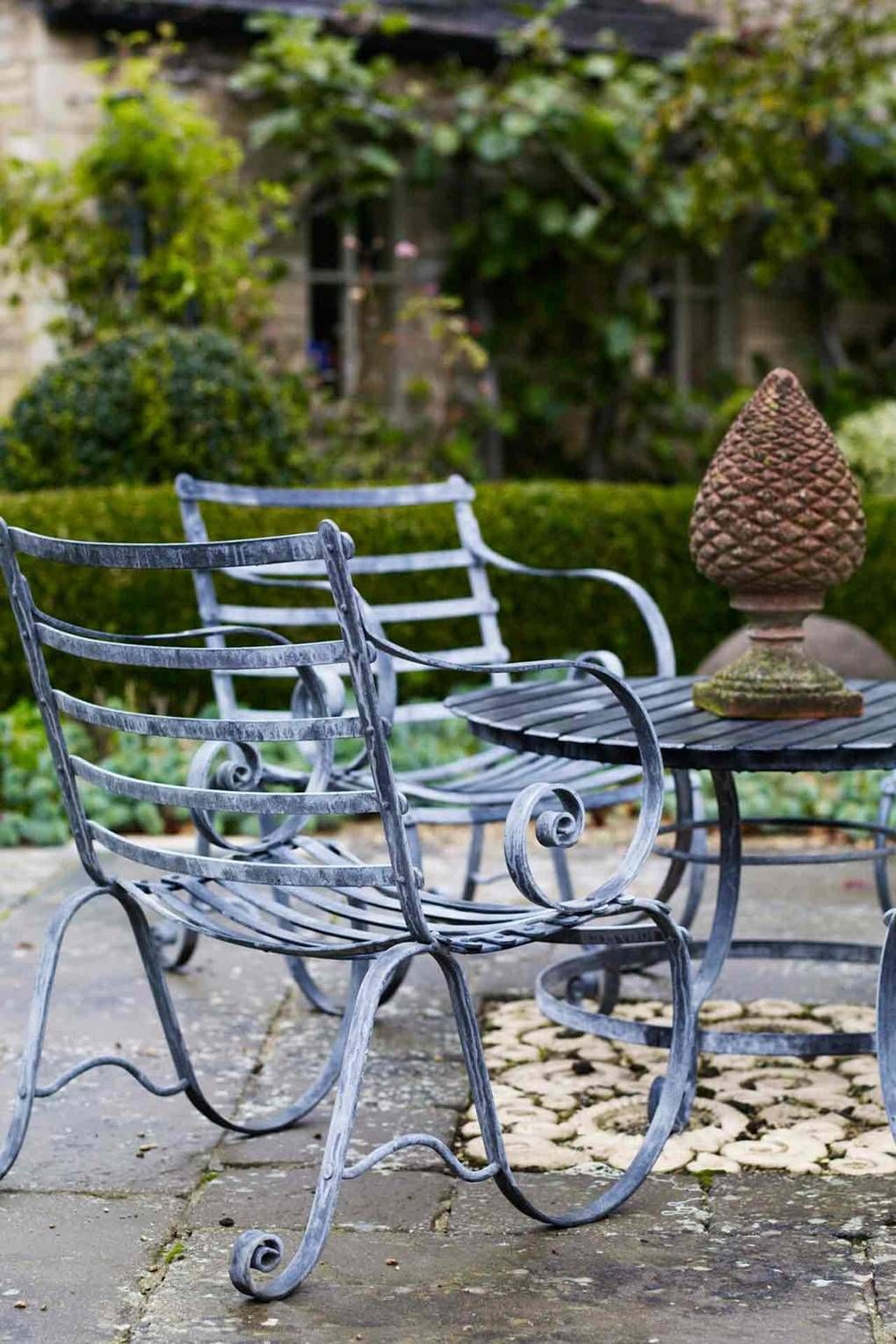 The use of metal garden chairs