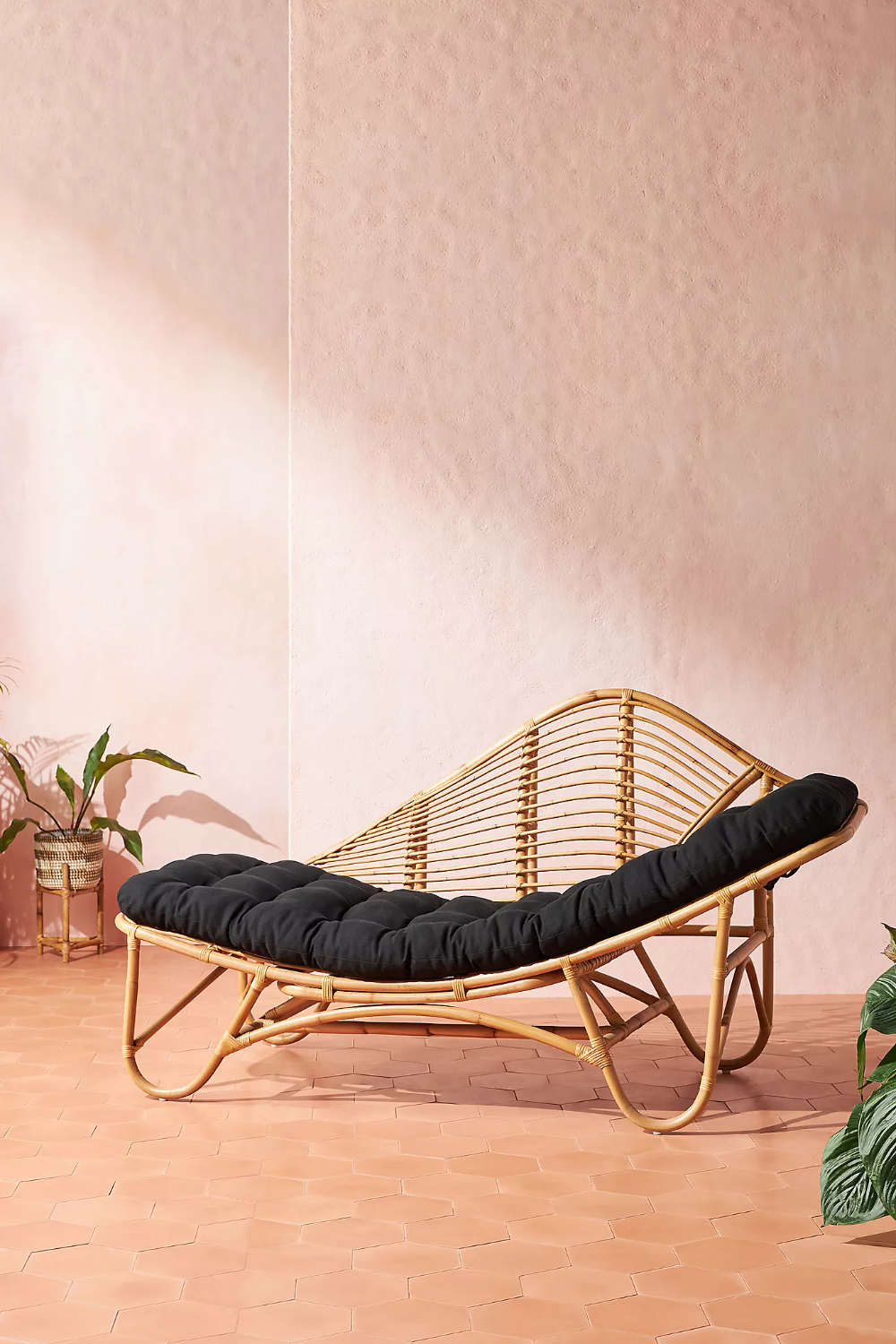 Make it more Comforting
Outdoors by using a Patio Chaise Lounge