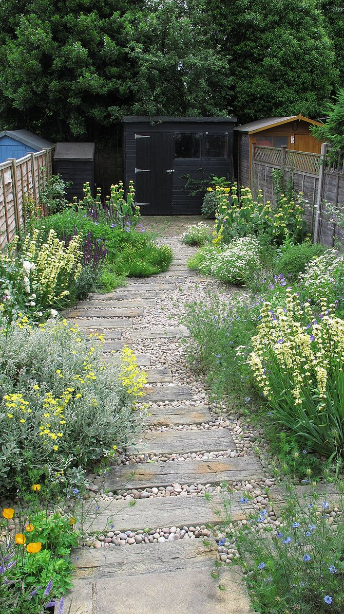 Perk Up Your Walkway with
Stunning Crazy Paving Styles