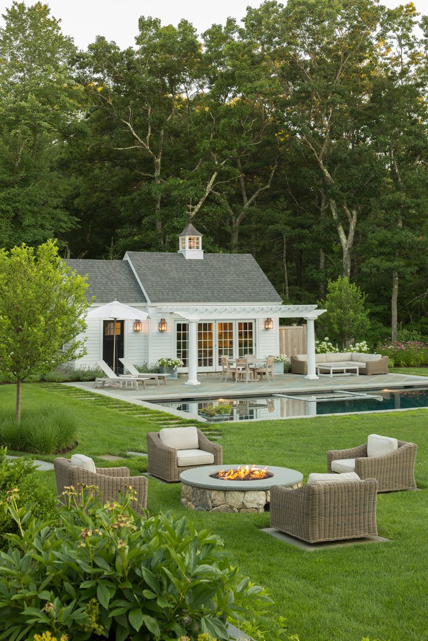 Choose Pool House Ideas to set
up one by your Poolside