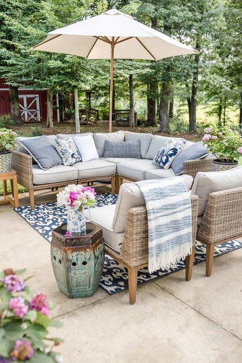 Decorate your Patio with Resin
Patio Furniture