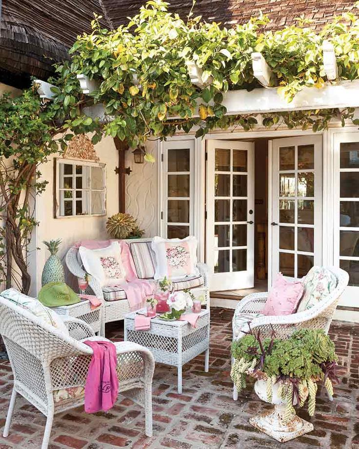 White patio furniture when you
are not sure of what to choose