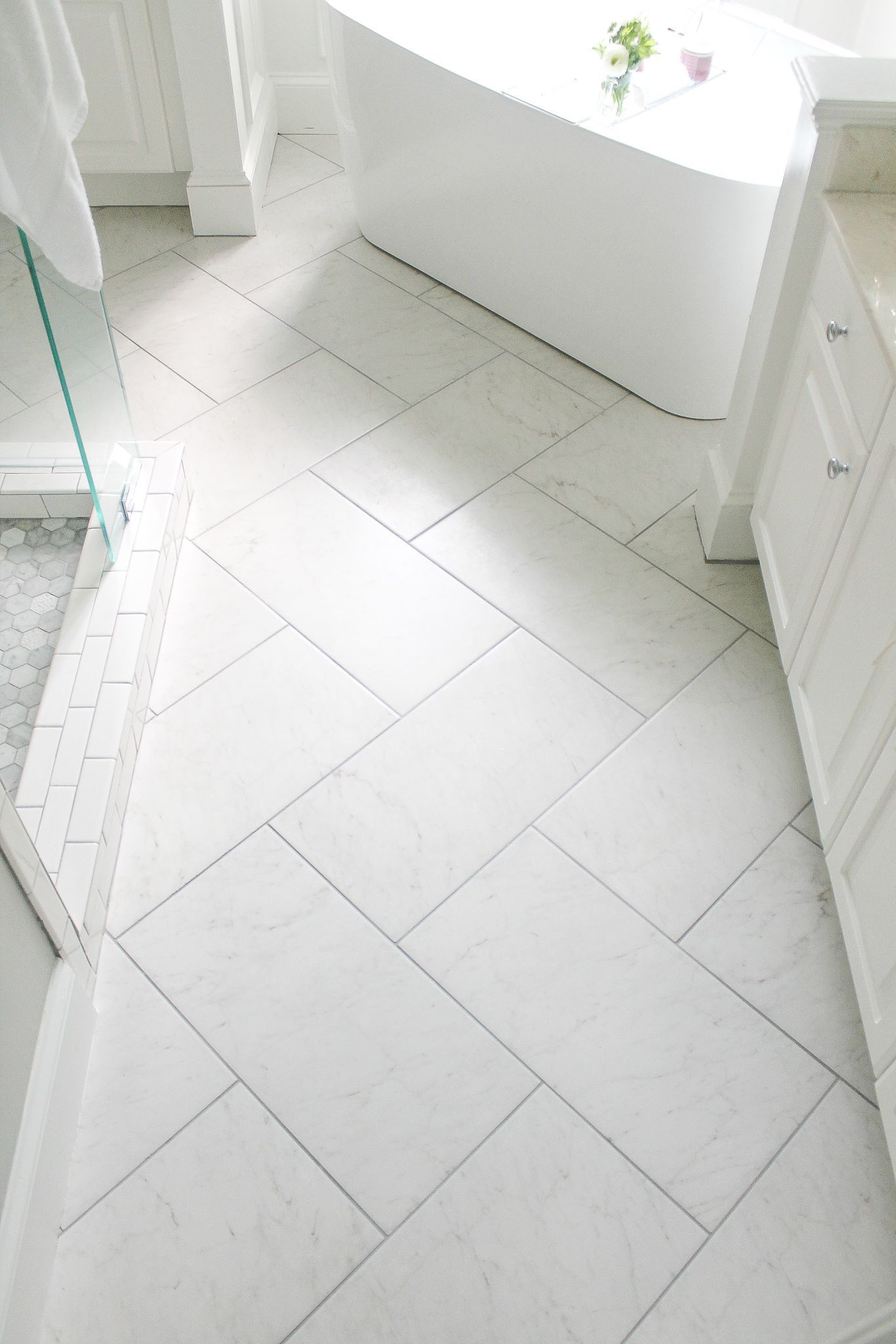 The main advantages of bathroom floor tile