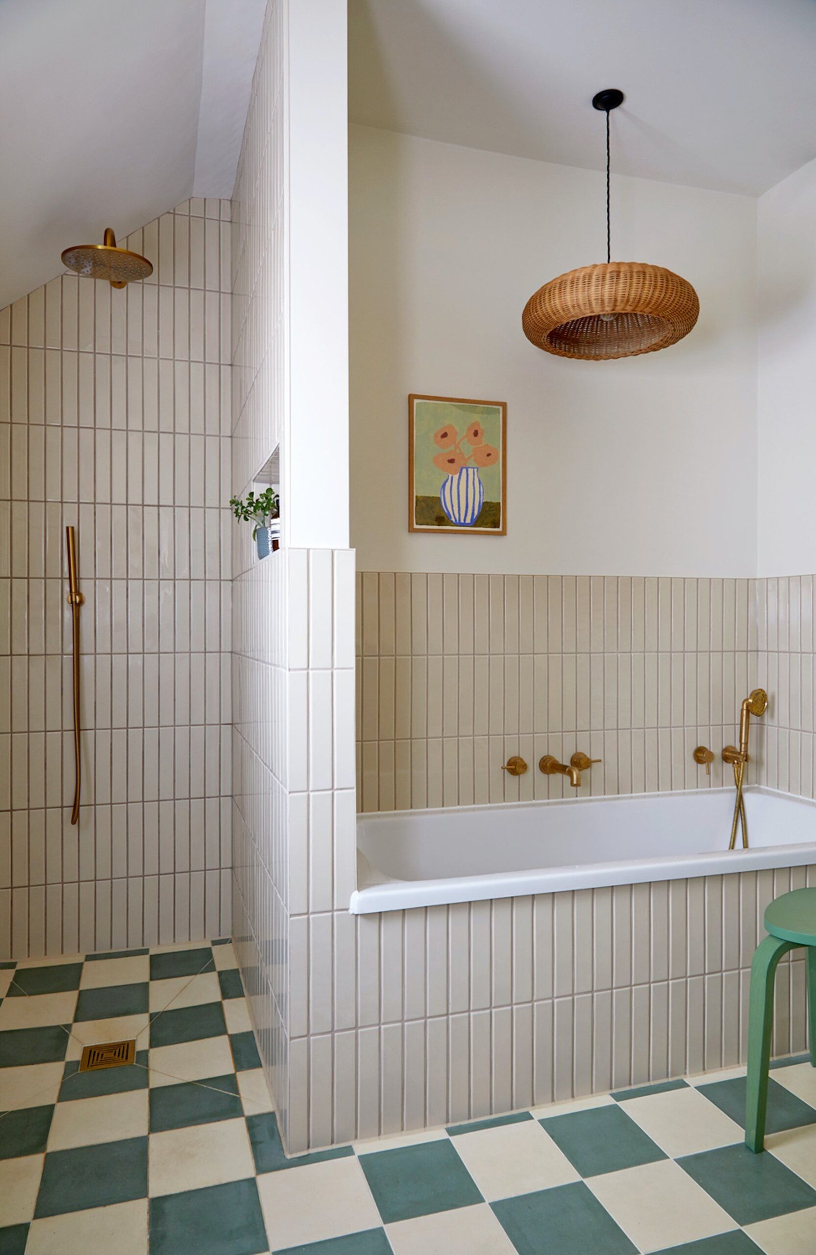 How to choose the right bathroom lighting