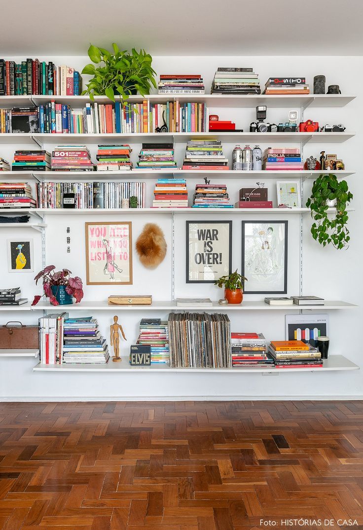 Shelfie Chic: Creative Ways to Style Your Shelves