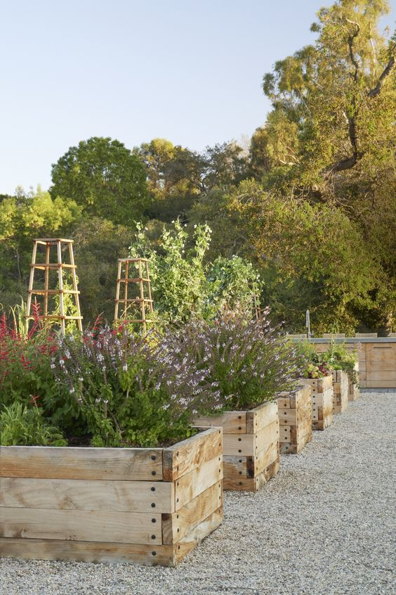 4 GREAT GARDEN BED DESIGNS