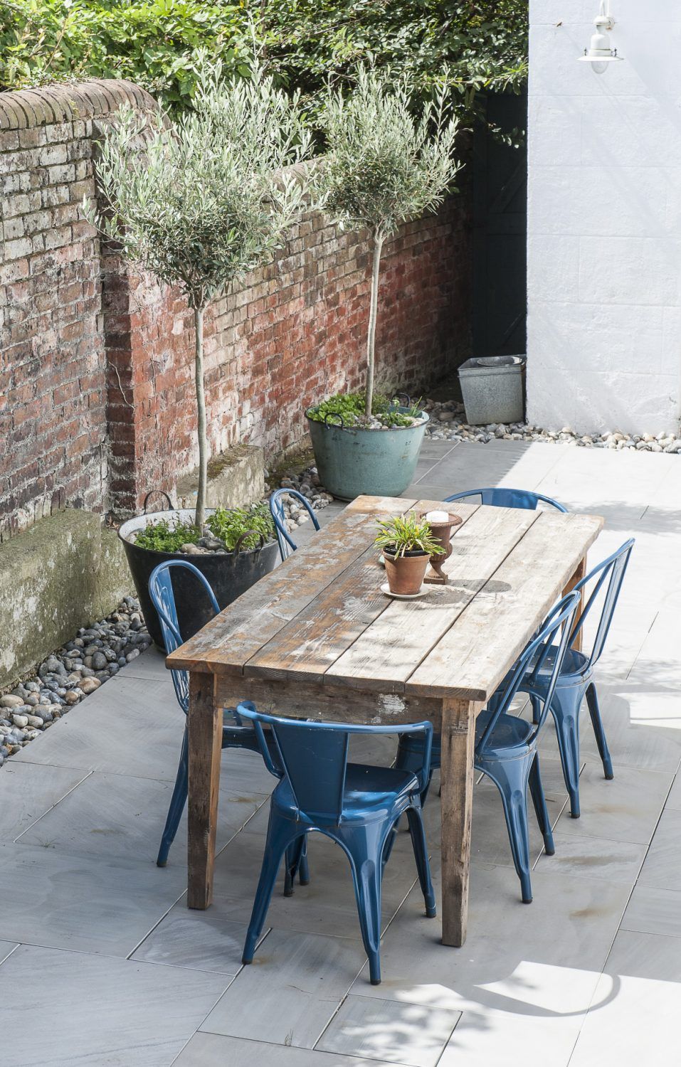 Your Guide to Get the Best
Garden Table and Chairs