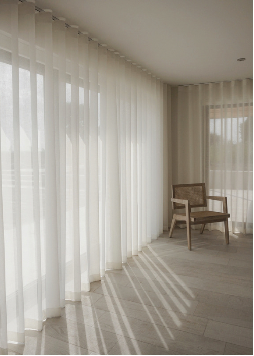 Give your house a contemporary
look: Modern curtains