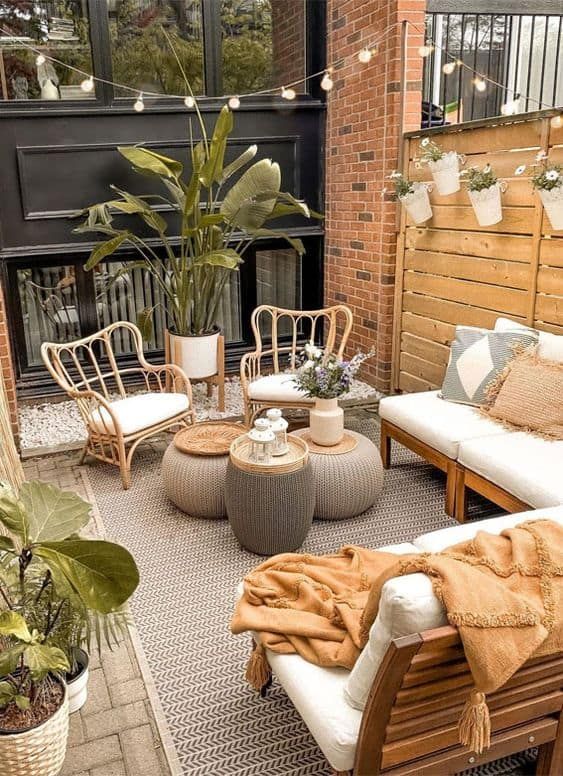 Simplicity In Patio Decorating
Ideas