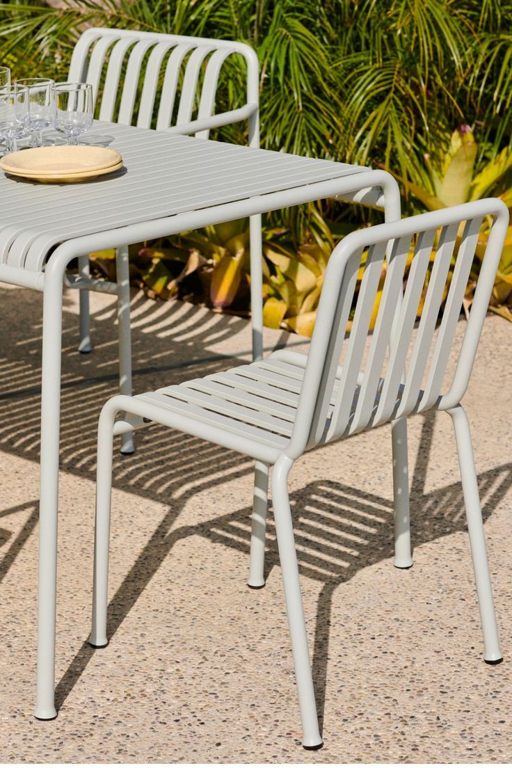 Uses of the plastic outdoor
chairs