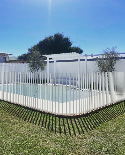 Types of pool fences