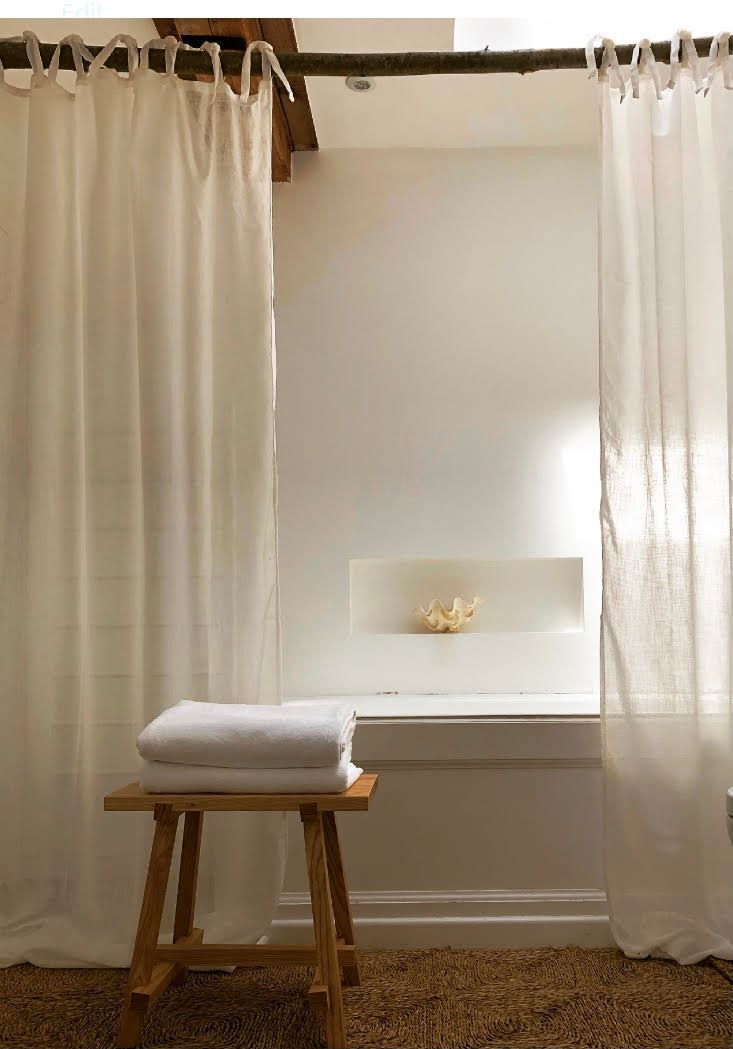 A Guide To Install Luxury Shower Curtains