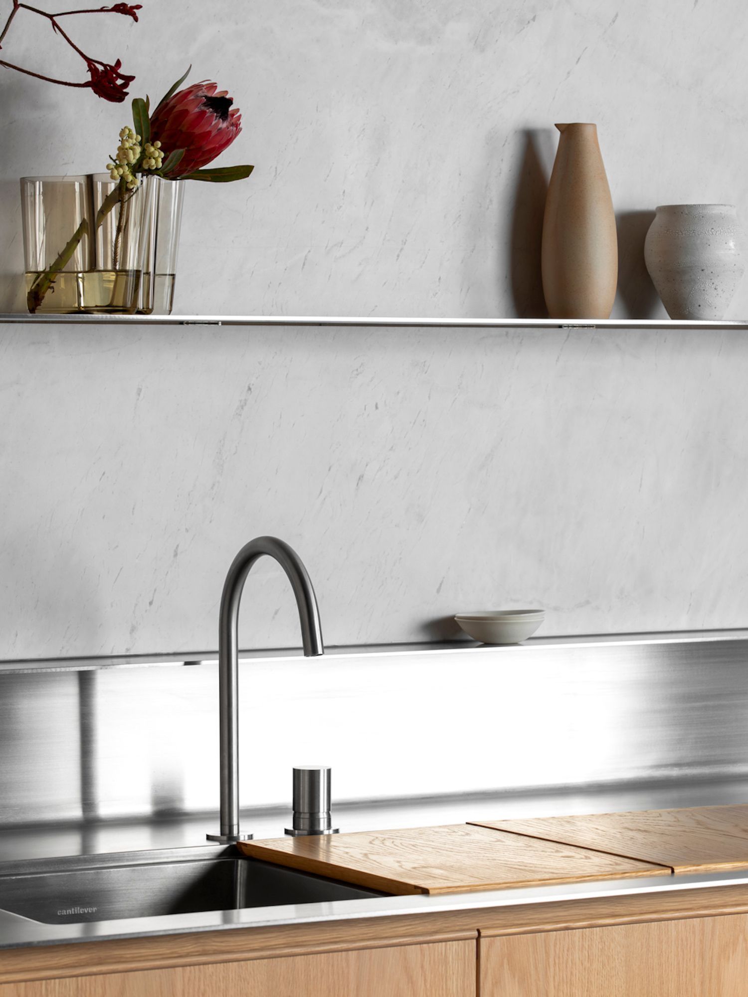 Stainless steel kitchen sinks: the best choice for a modern home