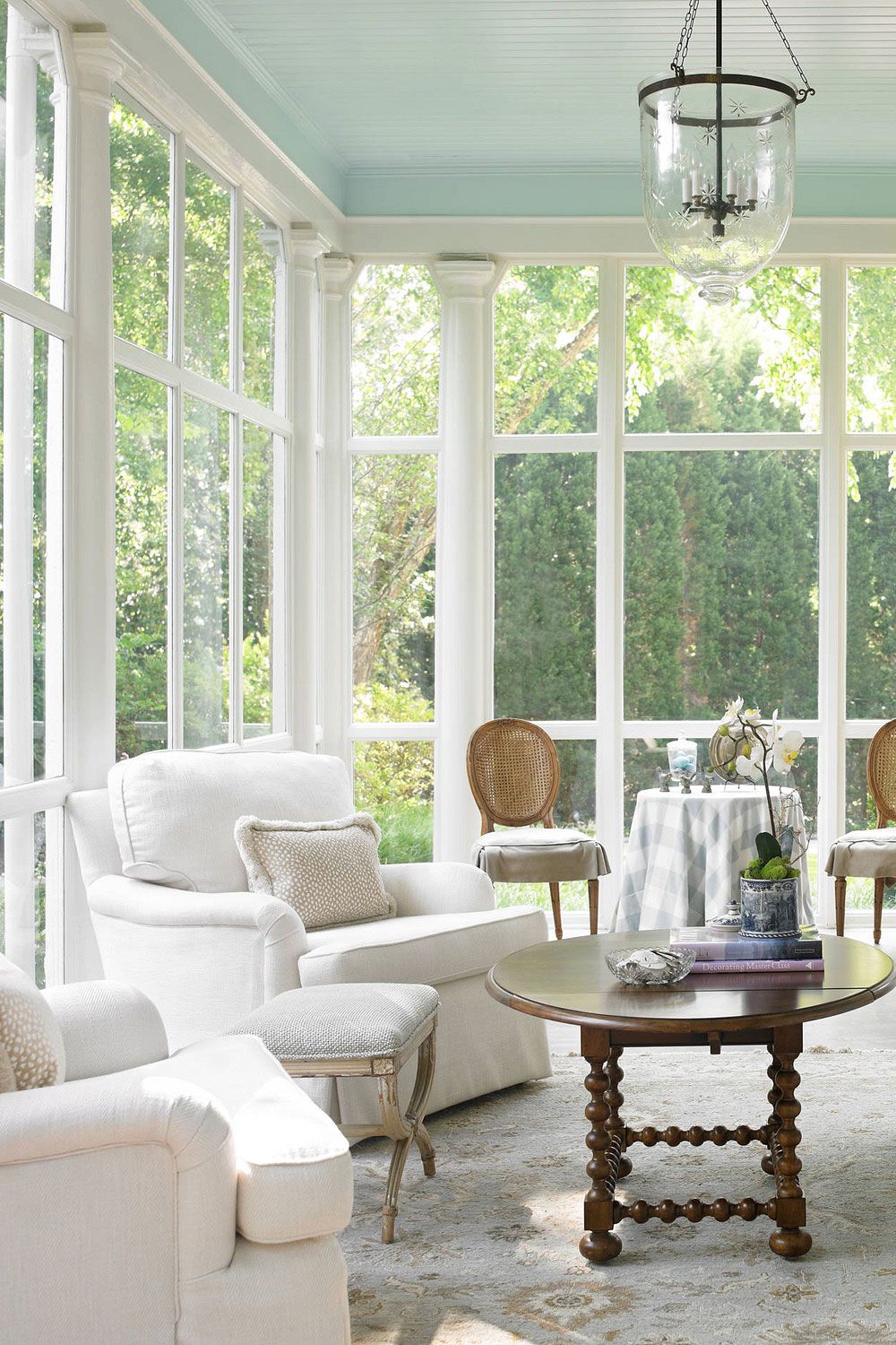 An Overview of Sunroom
Furniture