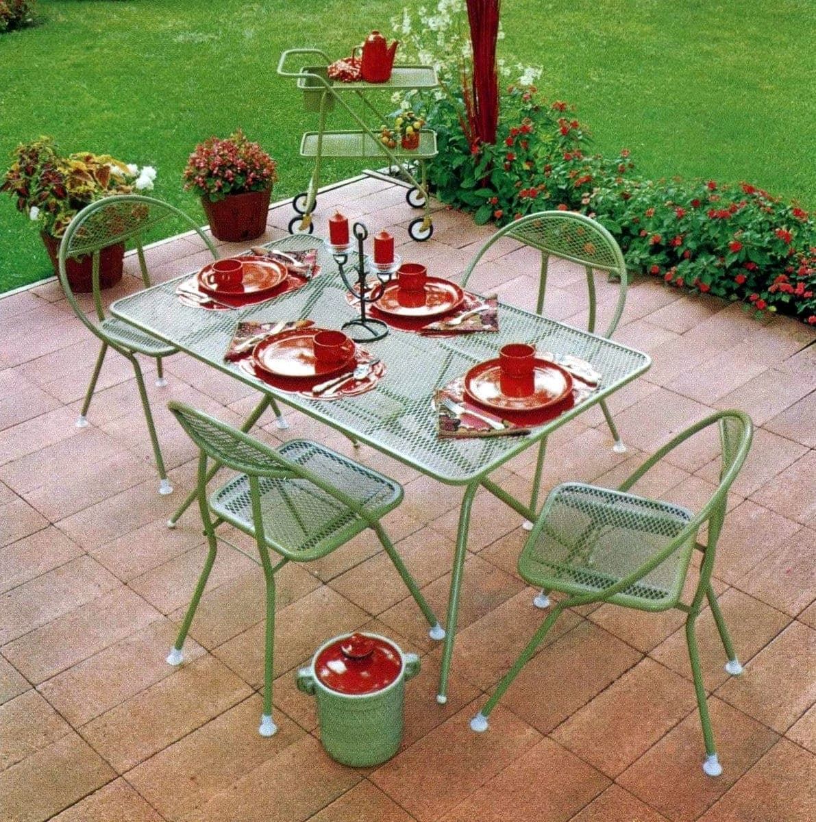 Vintage Charm: Reviving Your Patio with
Vintage Furniture