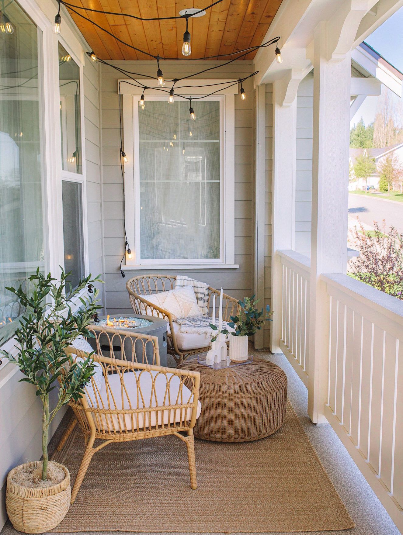 How You Can Arrange Your
Balcony Furniture in a Fantastic Manner