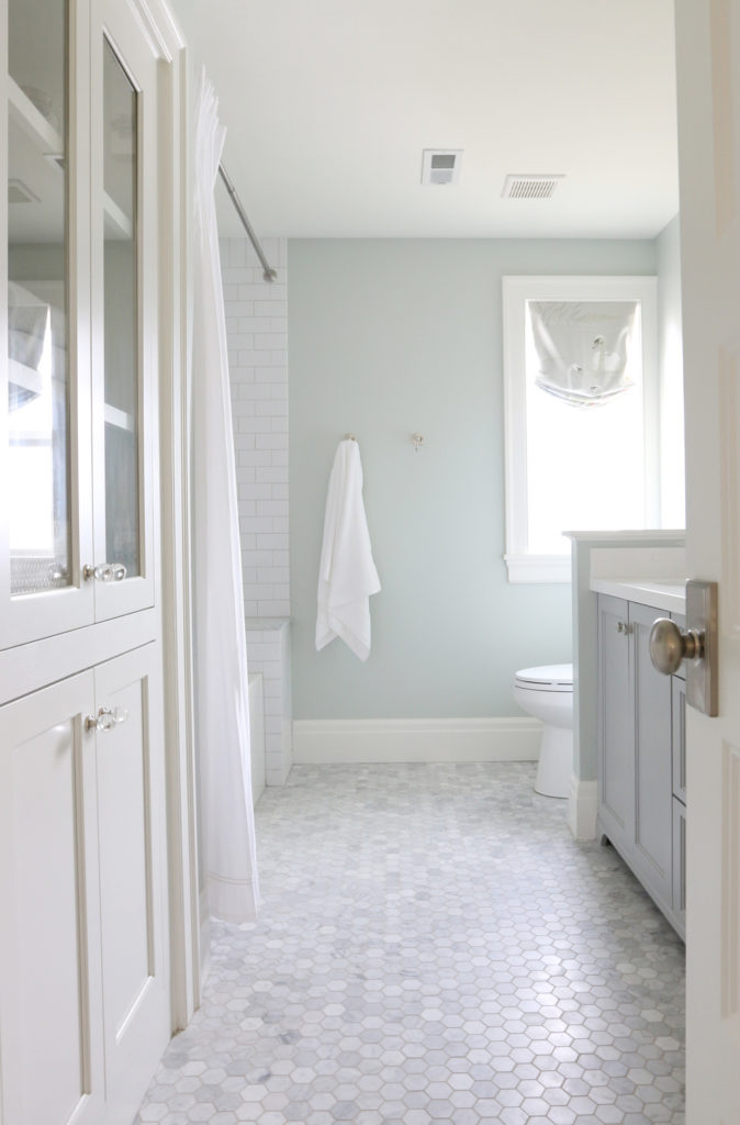 The main advantages of bathroom floor tile