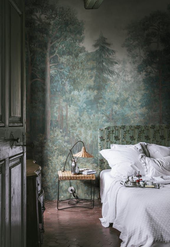 Which color of bedroom wallpaper is preferable?