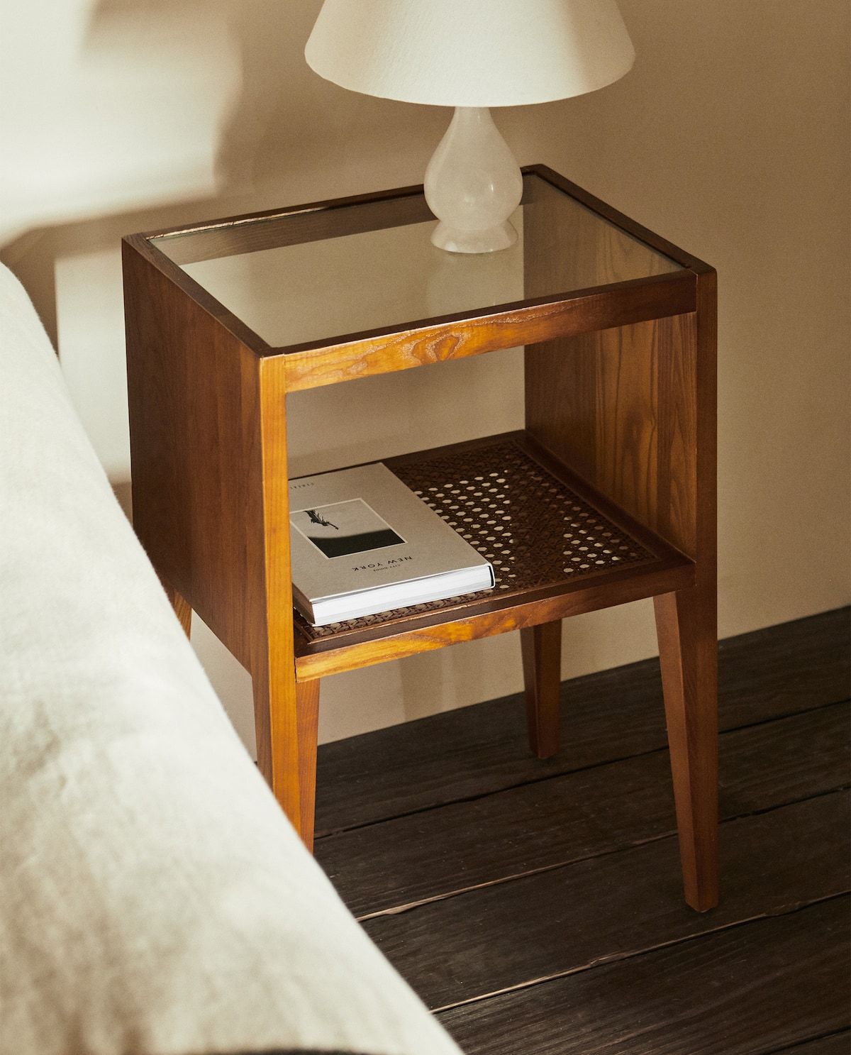 Stylish Bedside Table Ideas to Enhance
Your Bedroom Decor