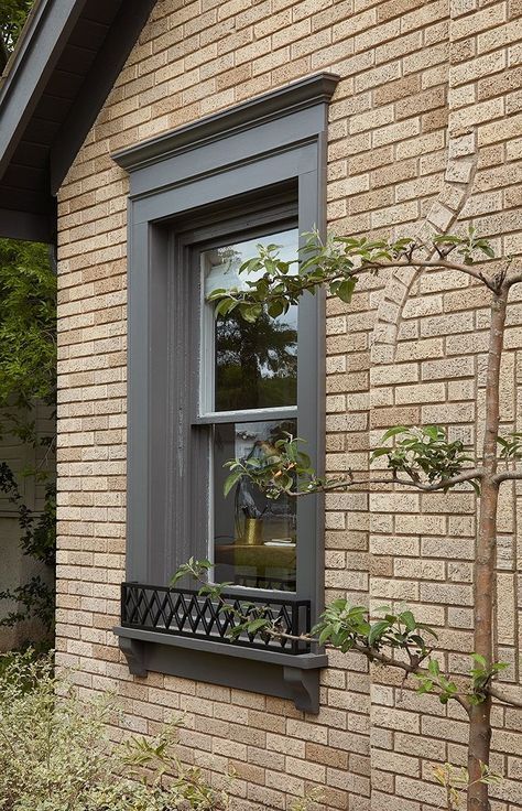 How to Change the Exterior
Window Trim