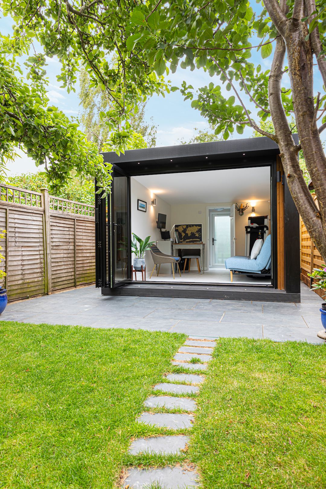 The Enclosed Garden Office
Design