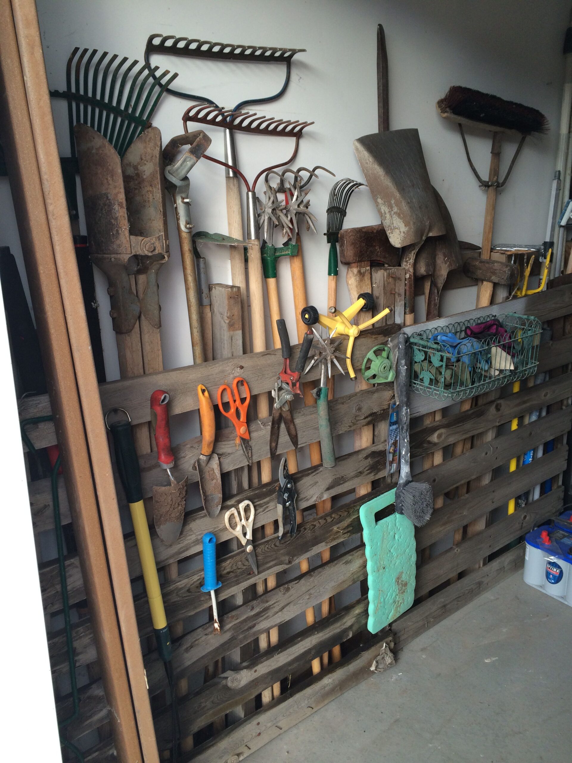 Out of the box Ideas for
Garden Tool Storage