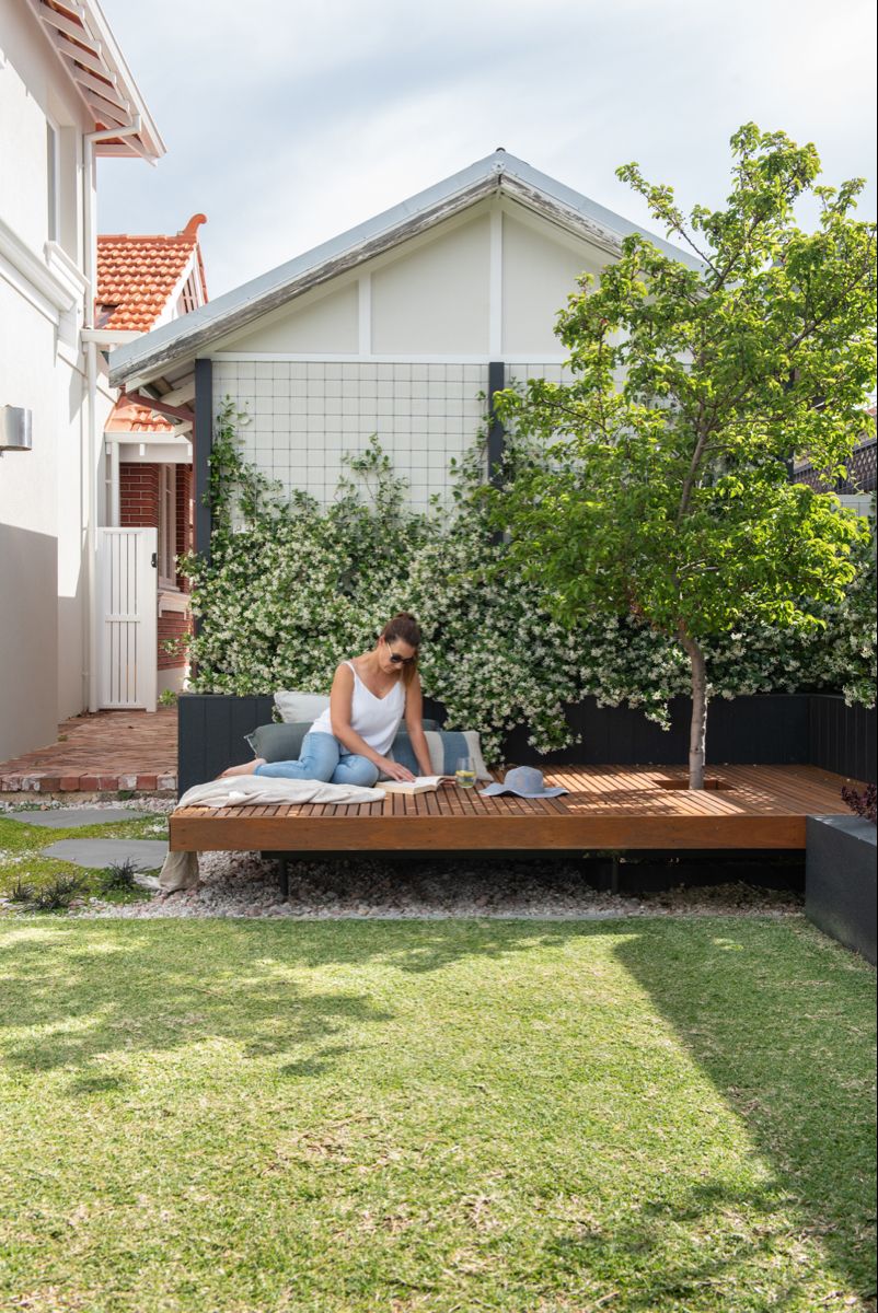 Enjoy the Luxury of Daybeds by
Using Outdoor Daybeds