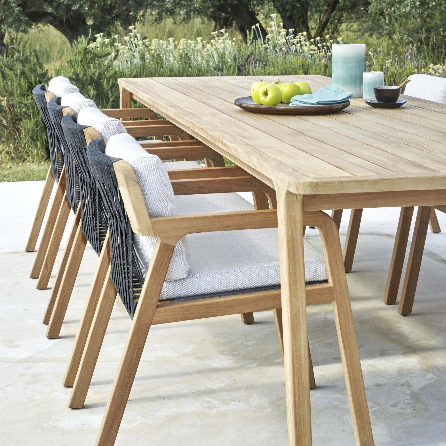 Major points to consider for
Outdoor Dining Sets