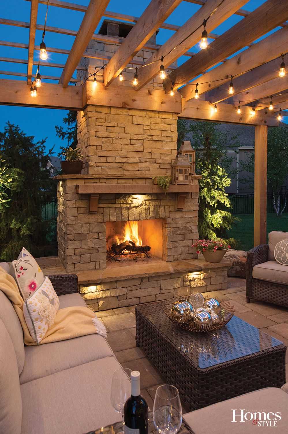 AMAZING OUTDOOR FIREPLACE
IDEAS FOR THE PATIO 