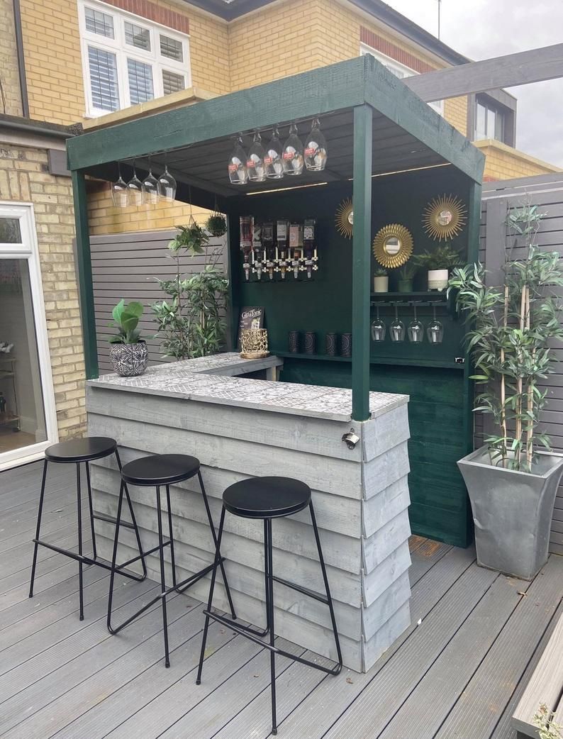 Things to consider when
building your patio bar